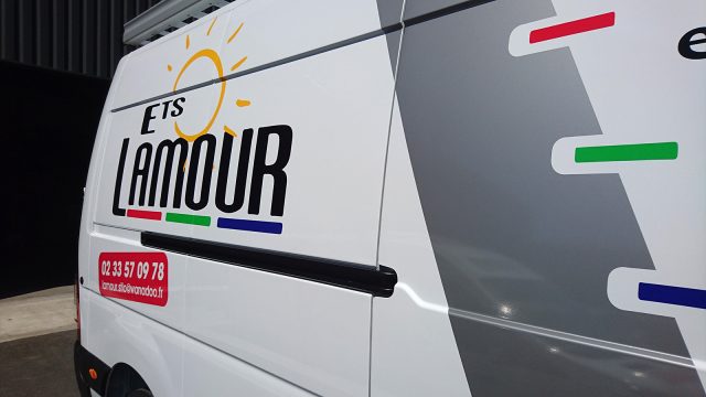 adhesif-sur-vehicule-artisan-saint-lo-entreprise-lamour.JPG